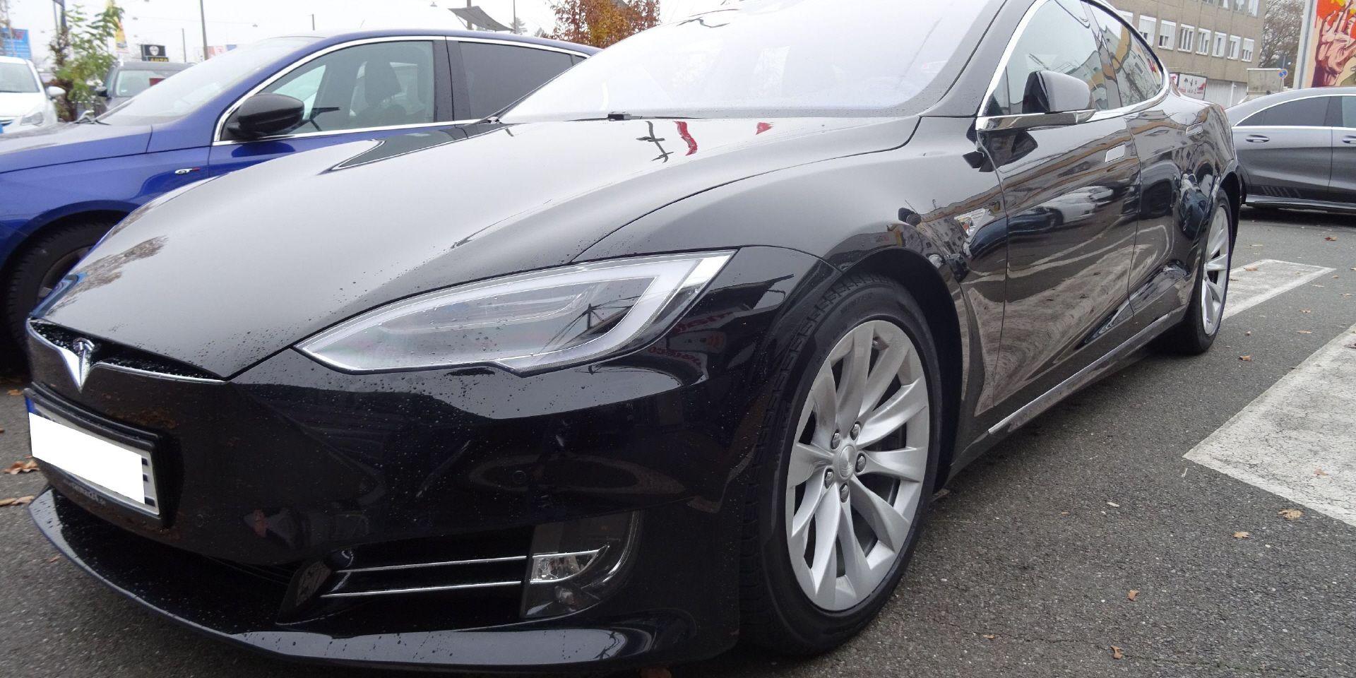 Schwarzer Tesla Model S Gebrauchtwagen